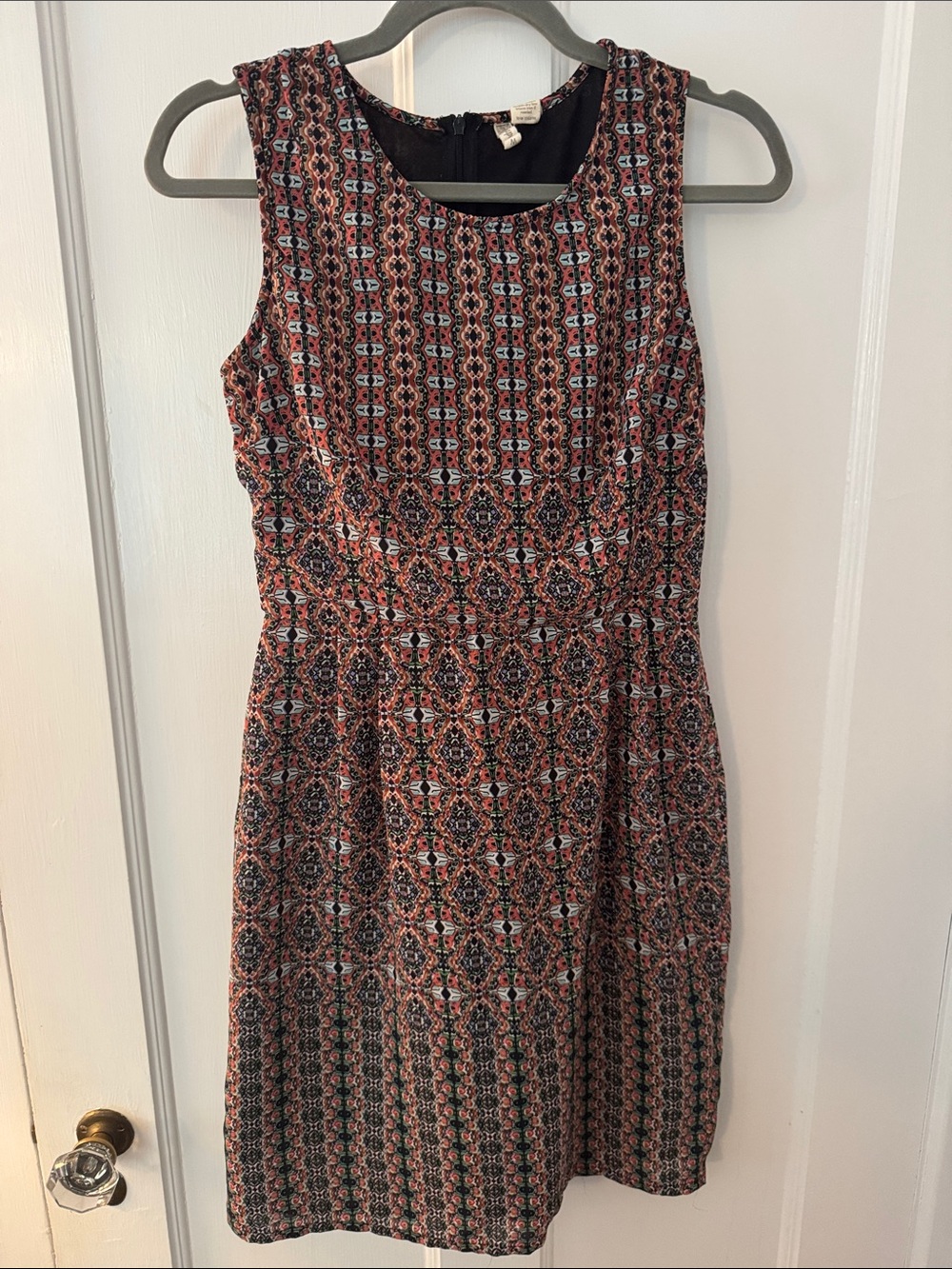 Japna Sleeveless Midi Dress in Rust and Black Geometric Print